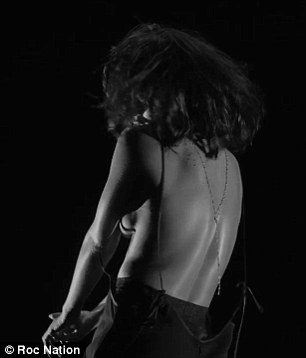 Rihanna'dan çok cüretkar klip!