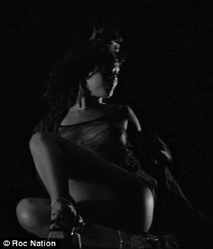 Rihanna'dan çok cüretkar klip!