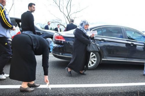 Belediye başkanı törene yetişmek için öyle bir yol seçti ki...
