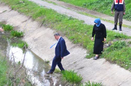 Belediye başkanı törene yetişmek için öyle bir yol seçti ki...
