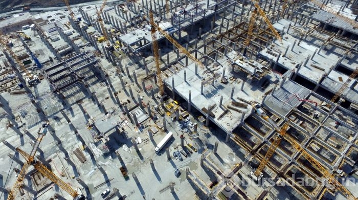 2018'e yetiştirmek için 13.000'in üzerinde personel  çalışıyor