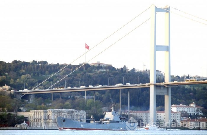 Rus savaş gemisi İstanbul Boğazı'ndan geçti