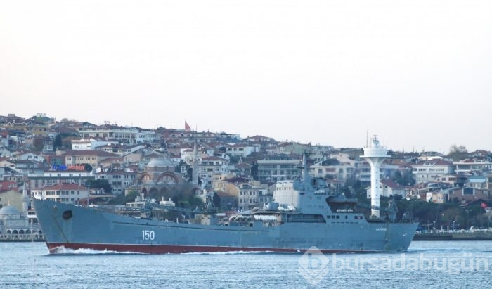 Rus savaş gemisi İstanbul Boğazı'ndan geçti