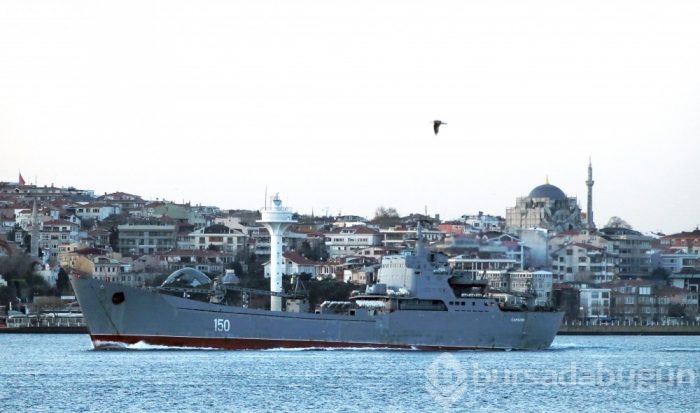 Rus savaş gemisi İstanbul Boğazı'ndan geçti
