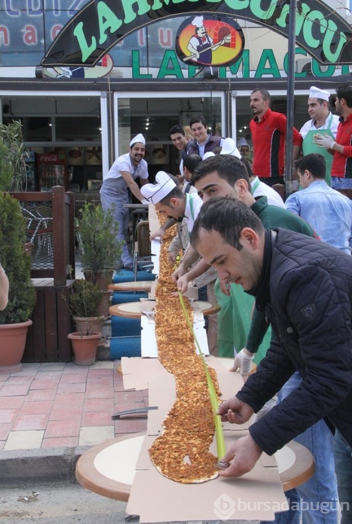 23 metrelik lahmacunla rekora koşuyorlar!