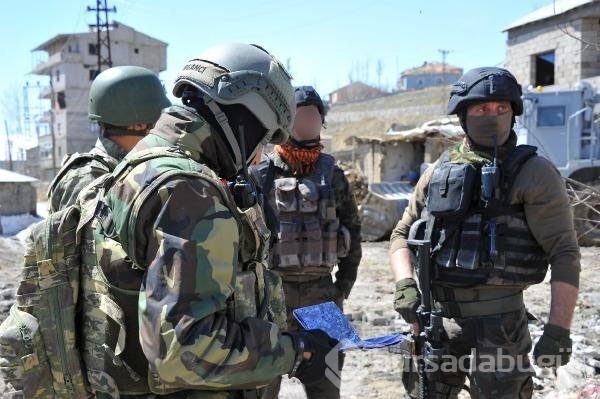 Yüksekova'ya özel harekat indirildi