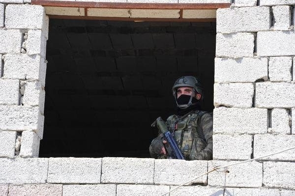Yüksekova'ya özel harekat indirildi