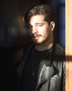 Çağatay Ulusoy ortaya çıktı!