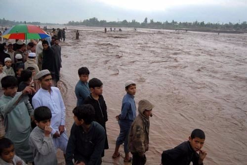 Pakistan'da evler sular altında kaldı