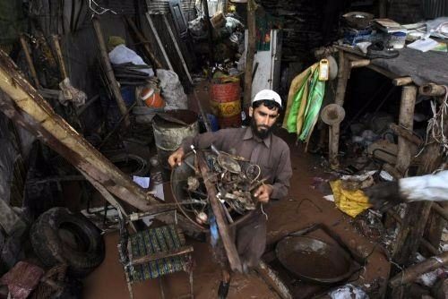 Pakistan'da evler sular altında kaldı