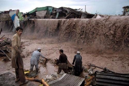 Pakistan'da evler sular altında kaldı