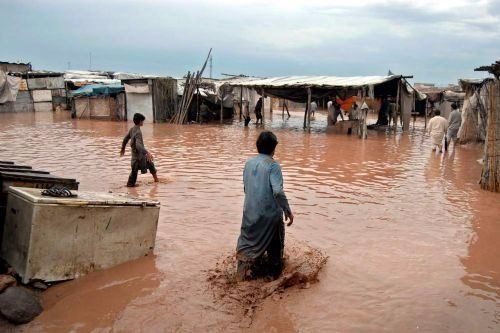 Pakistan'da evler sular altında kaldı
