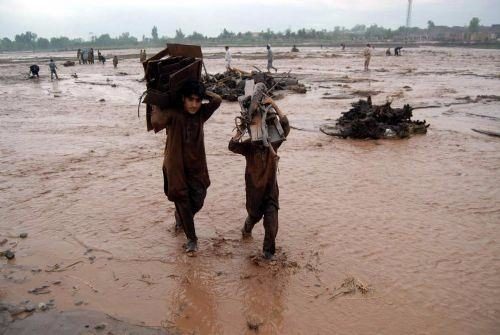 Pakistan'da evler sular altında kaldı