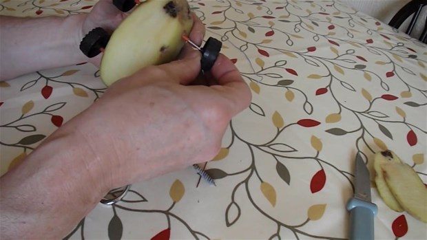Patatesten oyuncak araba yaptı
