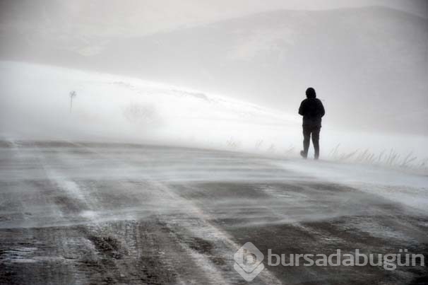 Doğu'da kar yağışı fena bastırdı!