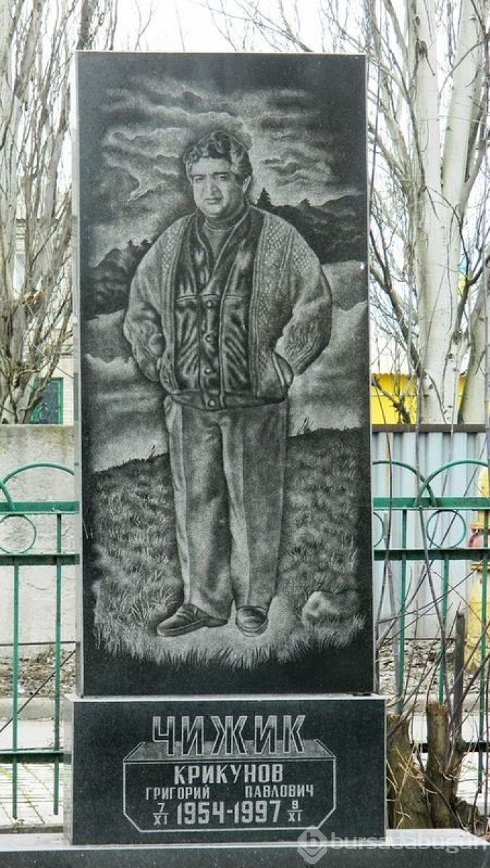 Şaka gibi mezar taşları