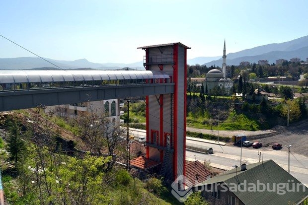 Tepedeki mahalle için asansör
