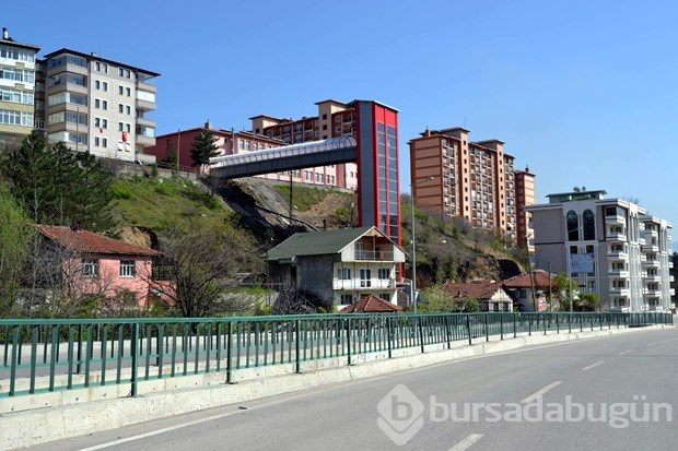 Tepedeki mahalle için asansör
