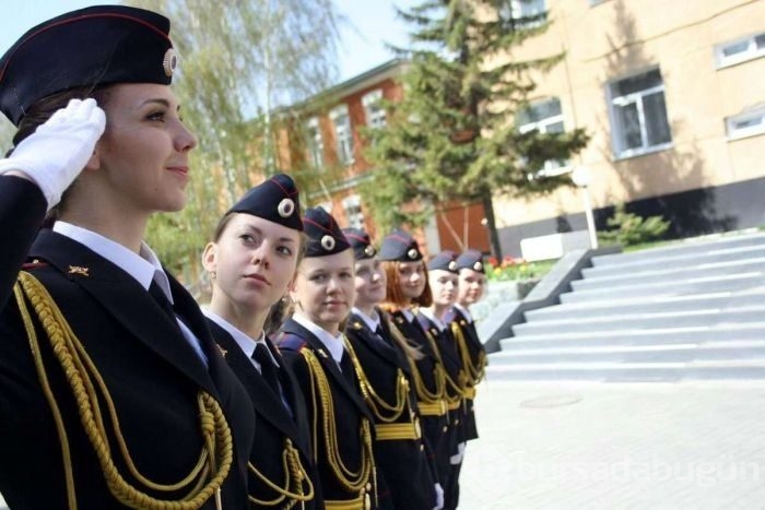Manken gibi Rus kadın polisler