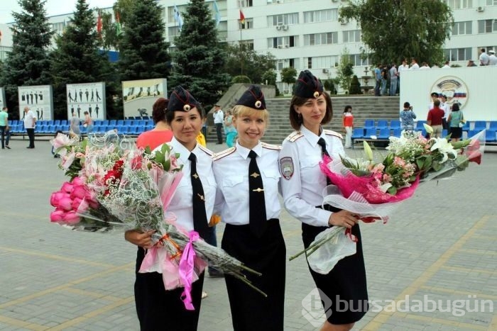 Manken gibi Rus kadın polisler