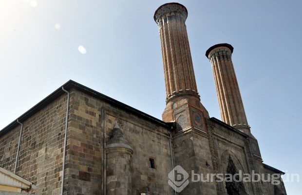 Erzurum'daki Çifte Minareli Medrese'ye tepki çeken restorasyon

