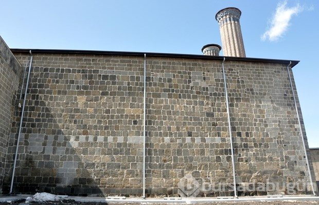 Erzurum'daki Çifte Minareli Medrese'ye tepki çeken restorasyon

