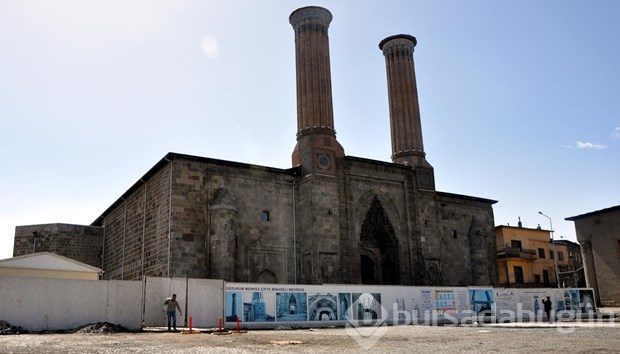 Erzurum'daki Çifte Minareli Medrese'ye tepki çeken restorasyon
