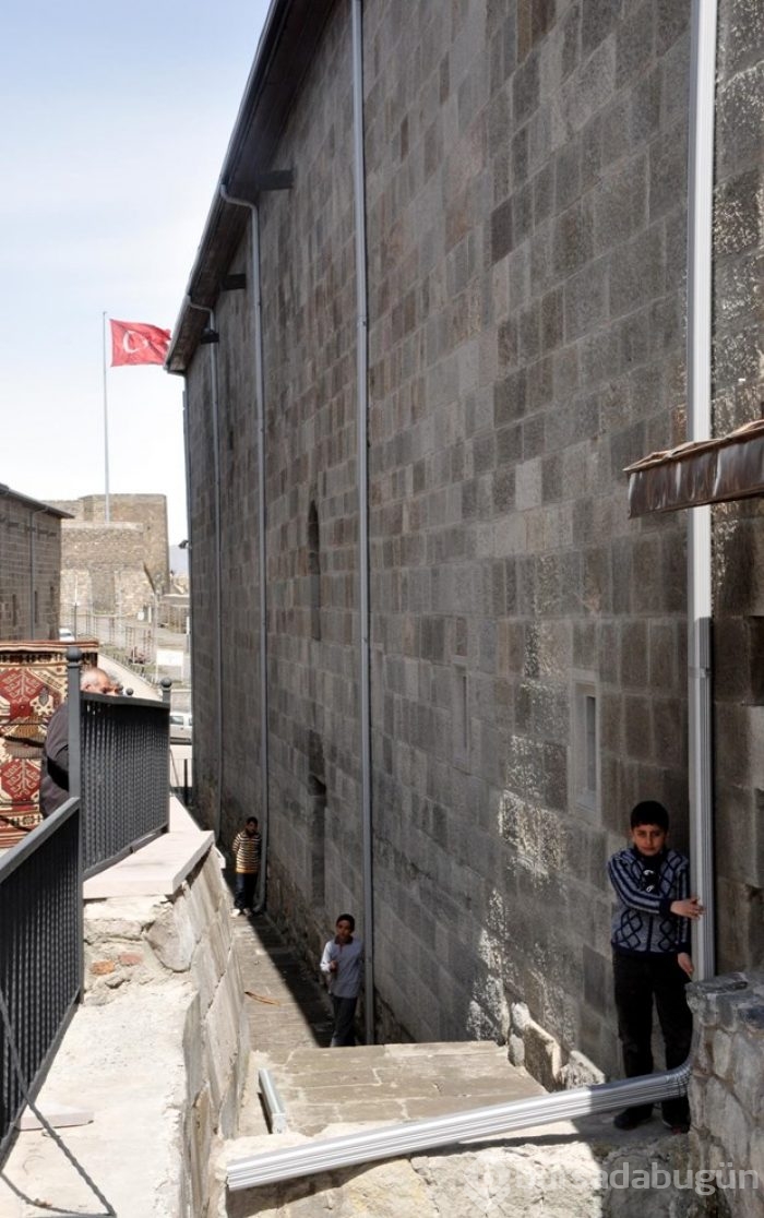 Erzurum'daki Çifte Minareli Medrese'ye tepki çeken restorasyon
