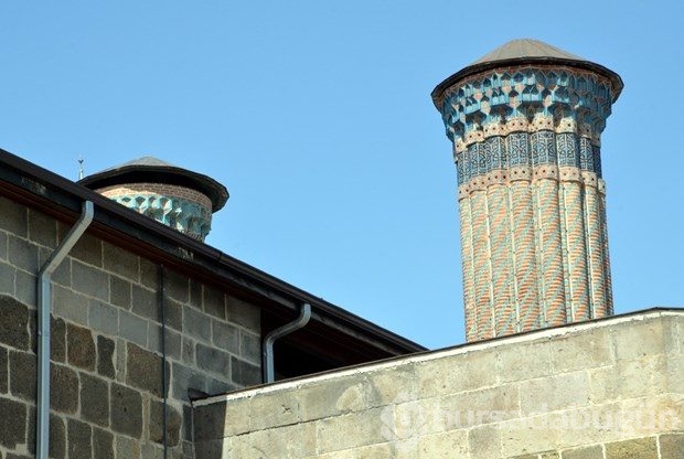 Erzurum'daki Çifte Minareli Medrese'ye tepki çeken restorasyon
