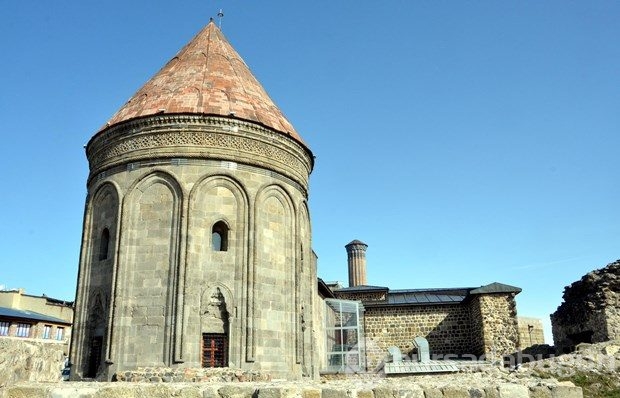 Erzurum'daki Çifte Minareli Medrese'ye tepki çeken restorasyon
