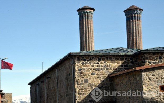 Erzurum'daki Çifte Minareli Medrese'ye tepki çeken restorasyon
