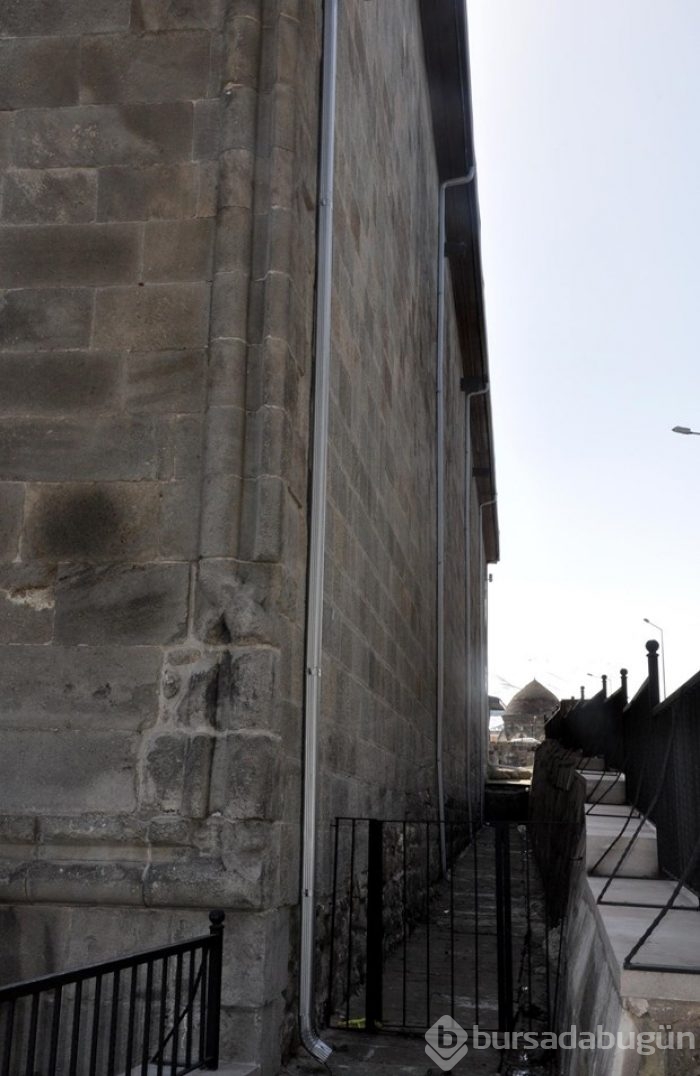 Erzurum'daki Çifte Minareli Medrese'ye tepki çeken restorasyon
