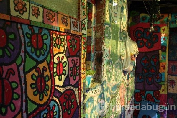  Zihinsel engelli Muhammed yaşadığı gecekonduyu 'Resim Müzesi'ne çevirdi