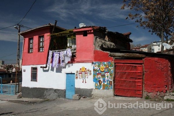  Zihinsel engelli Muhammed yaşadığı gecekonduyu 'Resim Müzesi'ne çevirdi