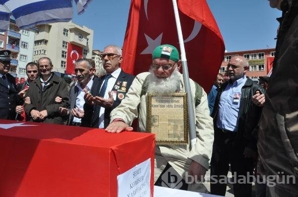 Şehidi 15 bin kişi uğurladı