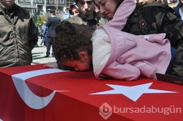 Şehidi 15 bin kişi uğurladı