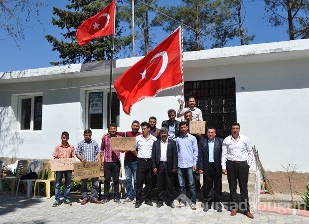 Gençlerden "evlenememe" eylemi