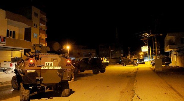 Batman'da markete bombalı saldırı
