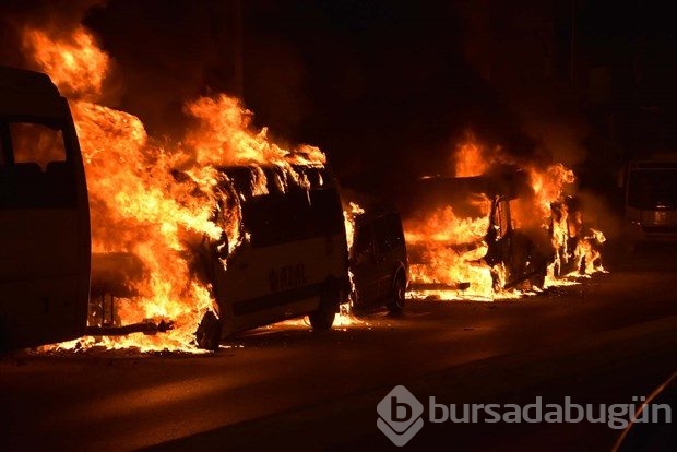 İstanbul'da 23 araç kundaklandı

