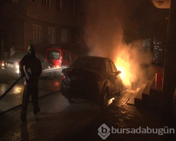 İstanbul'da 23 araç kundaklandı
