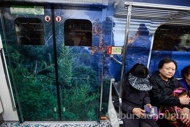 Seul'daki metrolarda dünya yolculuğu!
