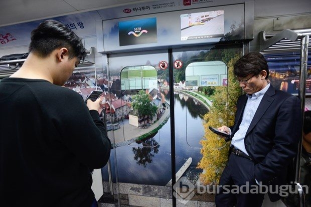 Seul'daki metrolarda dünya yolculuğu!
