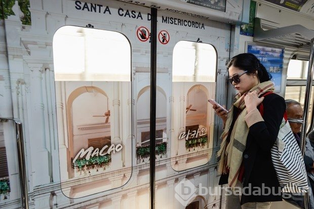 Seul'daki metrolarda dünya yolculuğu!
