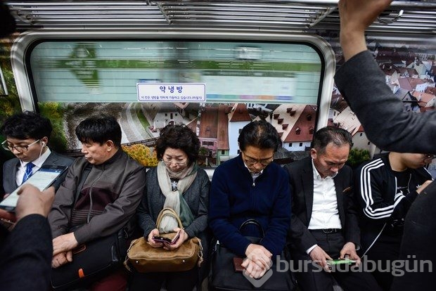 Seul'daki metrolarda dünya yolculuğu!
