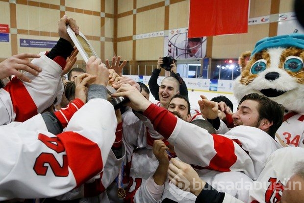 Türkiye A Milli Erkek Buz Hokeyi Takımı, IIHF Dünya Şampiyonası şampiyonu oldu
