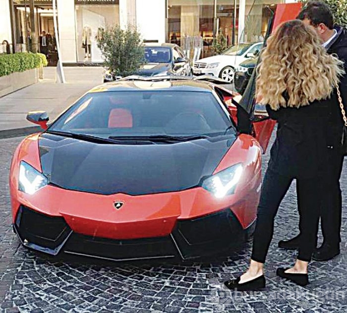Otomobilin h&acirc;l&acirc; plakası yok