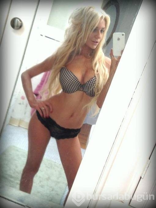 Tek tabanca Courtney Stodden!