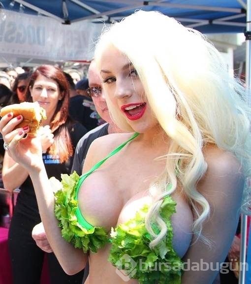 Tek tabanca Courtney Stodden!