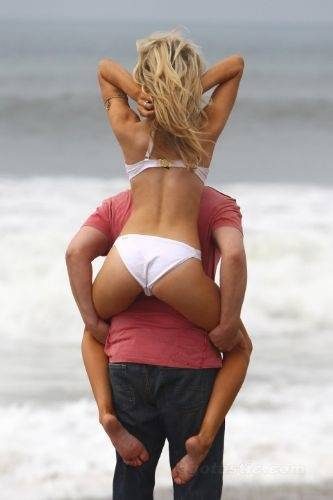 Tek tabanca Courtney Stodden!
