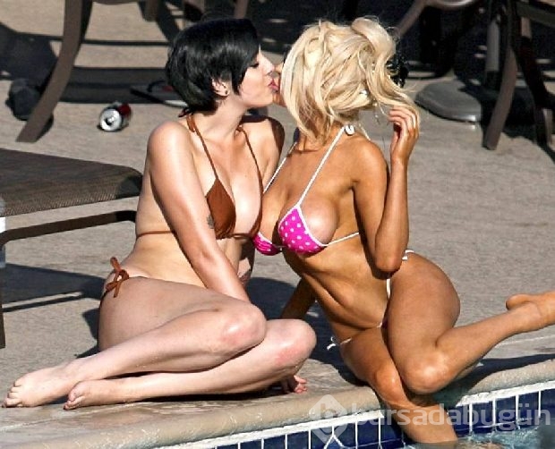 Tek tabanca Courtney Stodden!